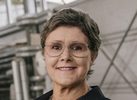 Iris Busch