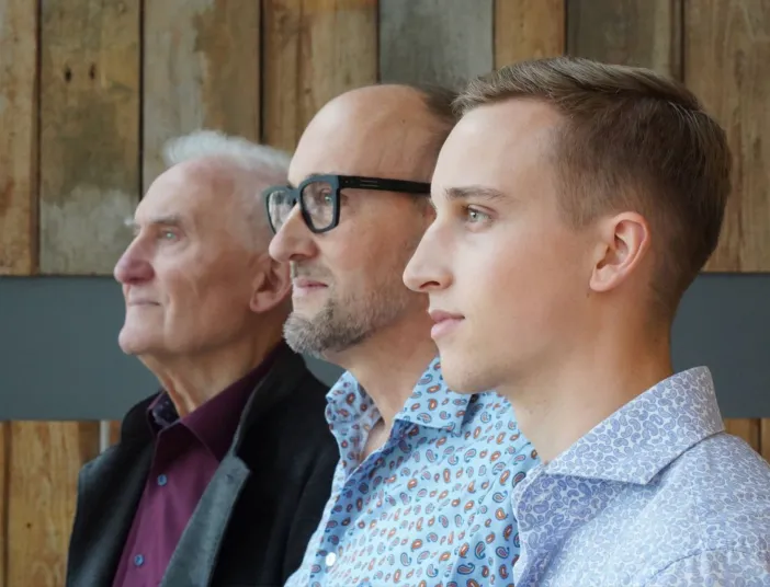 Seitenprofil der drei Generationen des Familienunternehmens bad und heizung Frick.